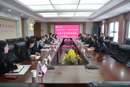 洽谈会现场.jpg