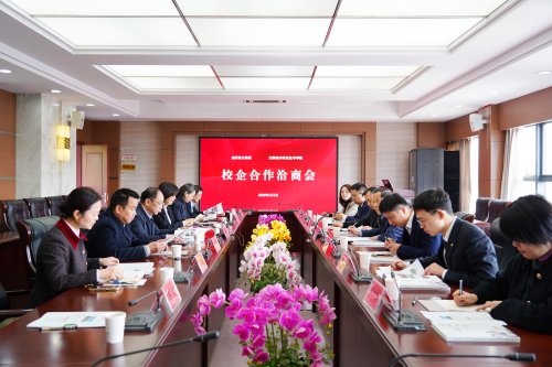 座谈会.jpg