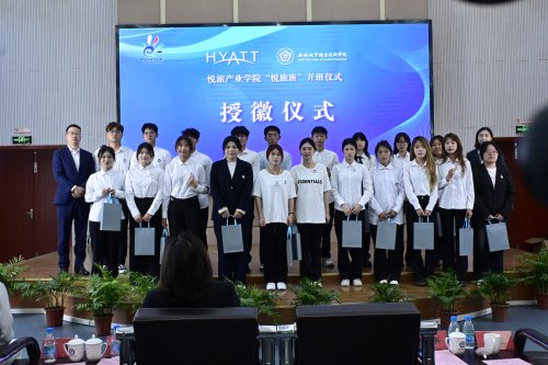 1747362656468215.jpg 9家企业授徽仪式 (1).JPG